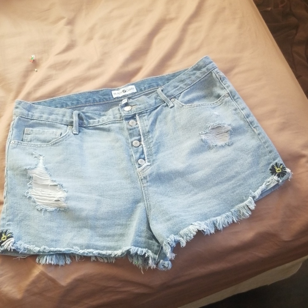 Black Daisy Jean Shorts size 15/32.
